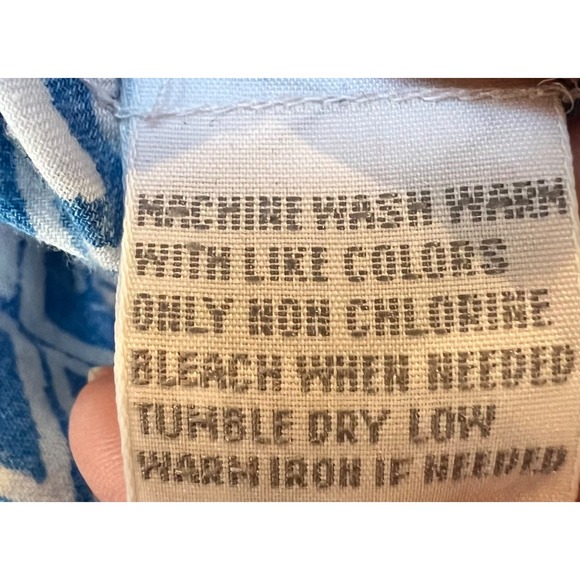 Foxcroft Womens Shirt Top Size 14 Blue Geo Print Wrinkle Free Shaped Fit Button - Picture 6 of 6